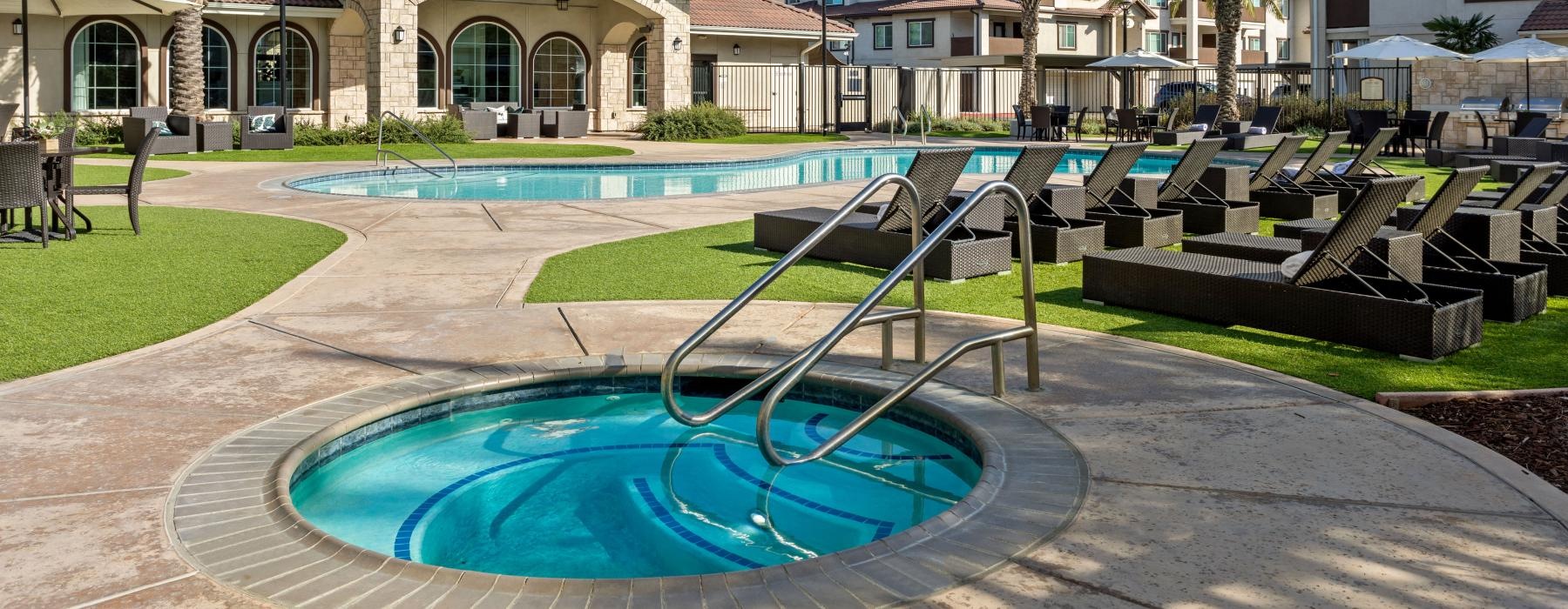 jacuzzi next to pool
